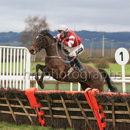 01st La Chanteuse and J J Slevin ( 5 , red, red  and white hooped sleeves ) Trainer - S R B Crawford , Owner - Mrs Edith Crawford
