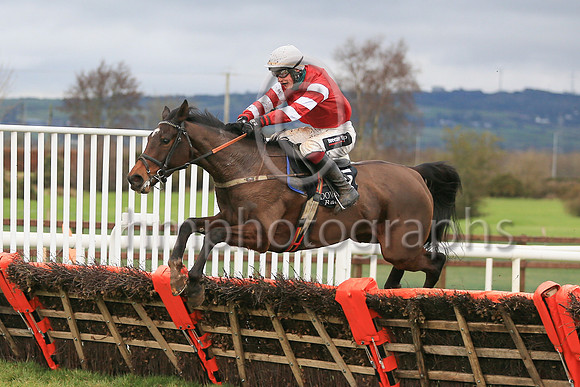 10th Walking In Memphis and Mr C Abernethy7 ( 5 , white, green sleeves ) Trainer - Paul Traynor , Owner - Neville Reid