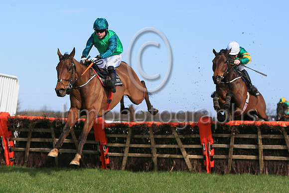 01st Homme Dun Soir and D F ORegan ( 2 , emerald green, dark green sleeves ) Trainer - Mrs D Foster , Owner - Simon Munir  Isaac Souede