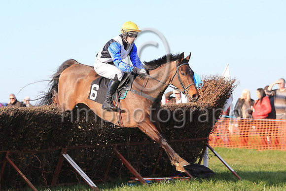 01st ROSSAMILAN and l O'Carroll ( 6 , BLACK,white cross belts; blue sleeves; yellow cap ) Trainer: Paul McAleese , Owner : Laura McAleese