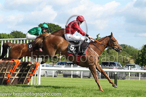 01st Banks Boy and J.W. Kennedy (5 ,red and black diamonds ), Trainer:Gordon Elliott , Owner:Mrs Ann Marie McManus