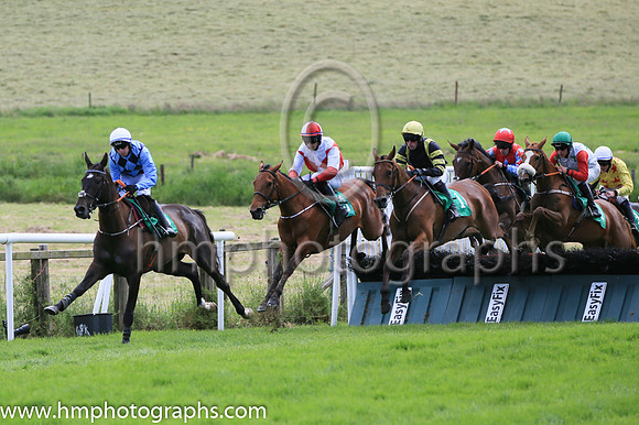 01st Downtown Queents (8 ,dark blue and light blue diamonds ) Jockey: C P McNamara ,Trainer: Henry De Bromhead