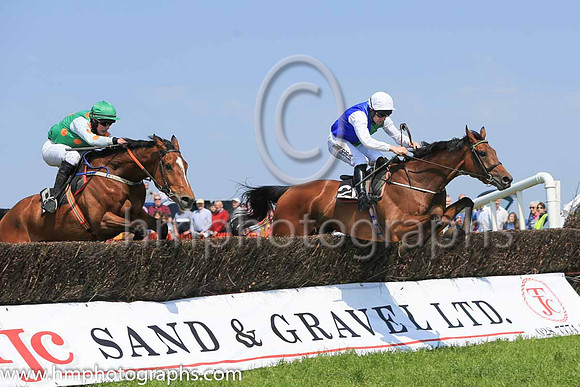 01st PORT STANLEY and B O'Neill ( 20 , ROYAL BLUE  GREEN HLVD; white sleeves; white cap ) Trainer: Colin Bowe , Owner : M. Cave , S. Lanigan O'Keeffe