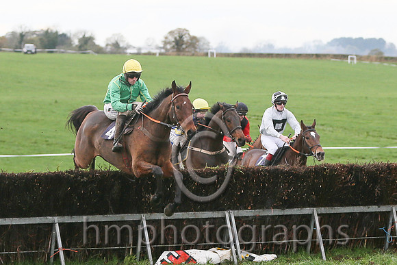 01st BORUING UP A STORM and B O'Neill ( 4 , GREEN; green,yellow seams sleeves; yellow cap ) Trainer: J.P. Brennan,, Owner : Marie Brennan