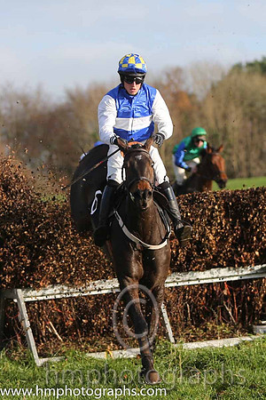 05 HowWouldSheNo and M J Lynch - PU - 05th (6 ,royal blue, white hoop ) Trainer - George Stewart