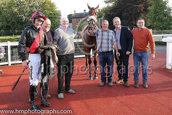 01st Peregrine Run and Roger Loughran (4, black, red sash) , trainer Peter Fahey