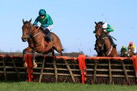 01st Homme Dun Soir and D F ORegan ( 2 , emerald green, dark green sleeves ) Trainer - Mrs D Foster , Owner - Simon Munir  Isaac Souede