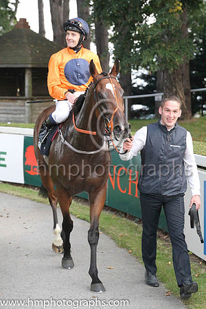01 Baraweez and C O'Conoghue - - 01st (12 ,orange, dark blue disc ) Trainer - B Ellison