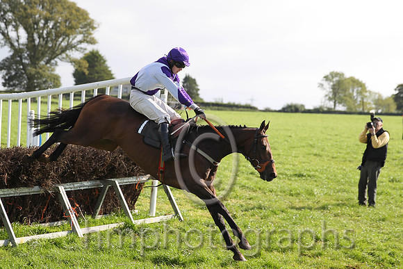 1st Benarty Hill ( 1 , purple, white diabolo )  M J O'Hare ( Trainer: Liam Lennon )