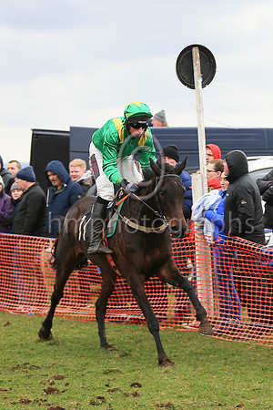 01st LOUGH DERG ROSE and J J Codd ( 11 , EMERALD GREEN,yellow epaulettes; emerald green sleeves; emerald green cap,yellow star ) Trainer: Denis Paul Murphy,, Owner : Coffey, P.G.
