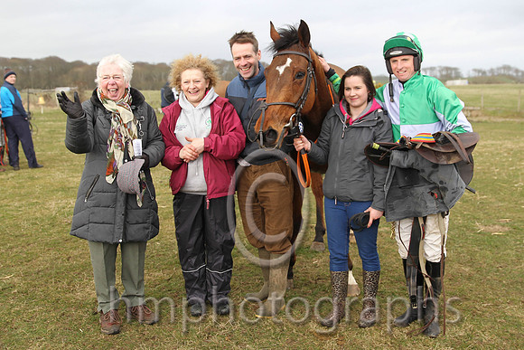 01st Count Massini ( 5 )  J J Codd - Trainer: Edward Smyth - emerald green  mauve qtrd