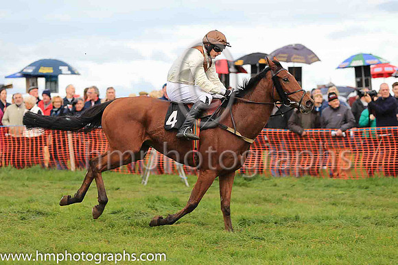LOUGHVIEW LADDIE and NM J O'Hare ( 4 , BEIGE,brown chevron; beige sleeves; brown cap ) Trainer: Mrs John B. Ross,, Owner : Macklin, Sean