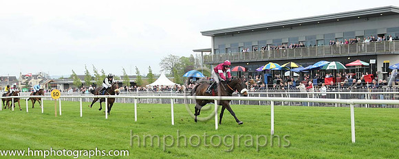 01 Officer Cadet & Ms N Carberry - winners (8, maroon, white star) - CU2D1843-24
