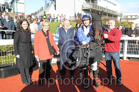 01st Fethard Player ( 1 , white, blue chevron ) and D.J. Mullins (3) - Trainer : W. F. Treacy - Owner : W. F. Treacy
