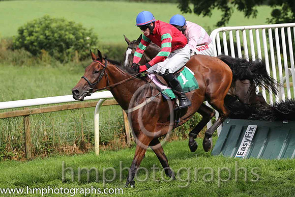 01 Wandering Aengus & S A Shortall - winners (1, red, green and red hooped sleeves) - AA1V0832
