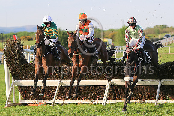 01st Snugsborough Benny and D F O?Regan ( 6 , orange, green star ) Trainer - L P Cusack , Owner - Raymond Loughnane