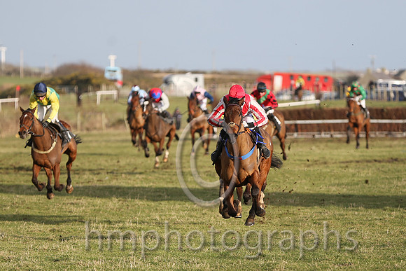 01 Mystical Knight  B O'Neill - Trainer : Colin Bowe, Grey, red chevron