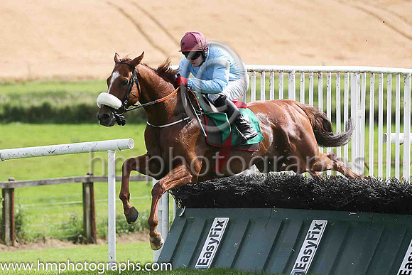 09th Canova and K C Sexton ( 4 , light blue, maroon cap ) Trainer - G Elliott , Owner - If It?s Ment To Be Syndicate