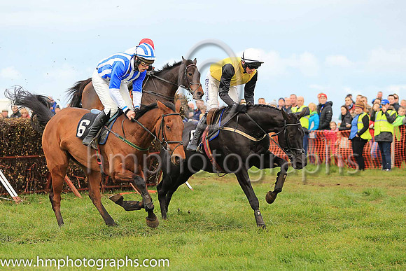 03rd THE BANTOWN LANE (GB) and B G Crawford ( 6 , WHITE  LIGHT BLUE STRIPES; white  light blue striped sleeves; white  light blue striped cap ) Trainer: S.R.B. Crawford,, Owner : Dermot Owens