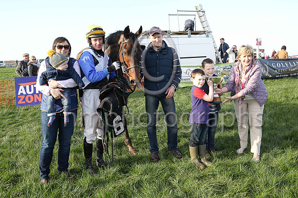 01st ROSSAMILAN and l O'Carroll ( 6 , BLACK,white cross belts; blue sleeves; yellow cap ) Trainer: Paul McAleese , Owner : Laura McAleese