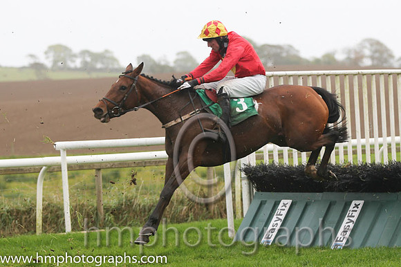 04 Urban Dusk and Mr M J Lynch - - 04th (3 ,Red, yellow diamond ) Trainer - M M Lynch