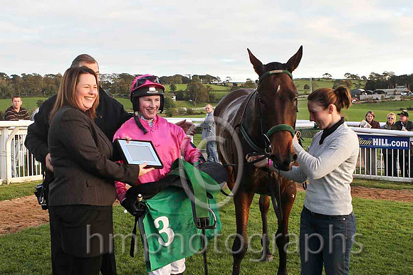 Minister for Agriculture Michelle Gildernew present the  trophy to rider Miss Nina Carberry. Also in picture trainer Noel Meade , Jakros and the horse's handler  - T8E4525-e
