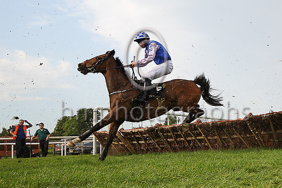 01st Misty Millie and D J Hand 7 ( 5 , blue, mauve star ) Trainer - G Donnelly , Owner - Michael Frances O?Neill
