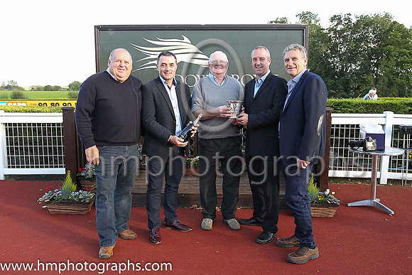 01st Peregrine Run and Roger Loughran (4, black, red sash) , trainer Peter Fahey