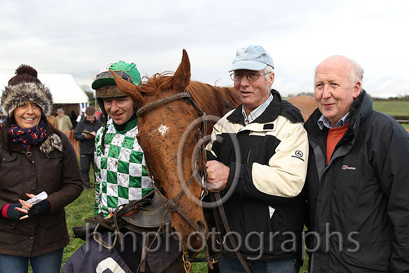 01st TAREESH LANE and N MCParlan ( 10 , GREEN  WHITE CHECK; green,white check sleeves; green cap,white spots ) Trainer: Sean McParlan,, Owner : P. Madine