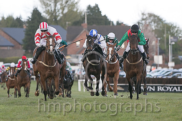 01st Third Estate ( 11 , white and red chevrons ) and Mr L J McGuinness - Trainer : Nigel Thomas Slevin - Owner : Camillus Slevin