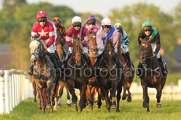 01st Moratorium and Ms L O'Neill 3 ( 6 , maroon, white star,white cap ) Trainer - G Elliott , Owner - Gigginstown House Stud