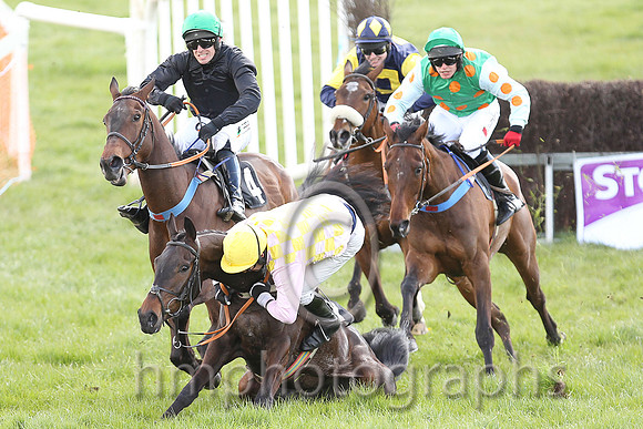 01st GETABIRD and B O'Neill ( 4 , EMERALD GREEN; emerald green,red striped sleeves; emerald green  red striped cap ) Trainer: Colin Bowe,, Owner : W.B. Connors