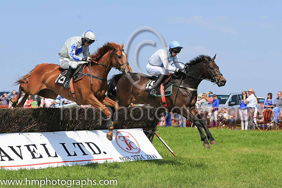 01st VAL MOME (FR) and M J O'Hare ( 19 , WHITE,light blue chevron; white sleeves; light blue cap ) Trainer: J.G. Cosgrave,, Owner : J.G. Cosgrave