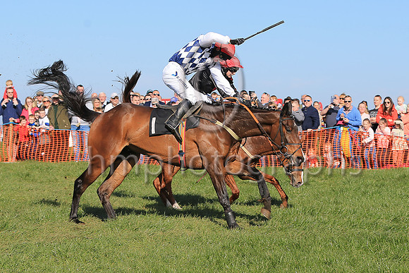 01st MANETTI and N McParlan ( 1 , NAVY  WHITE DIAMONDS; white sleeves; red cap ) Trainer: I. R. Ferguson,, Owner : R.A. Bartlett