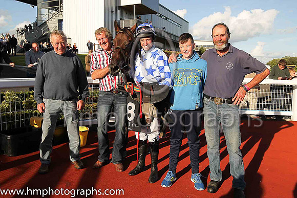 01st Silverpockets and M P Fogarty (8, white , royal blue stars), trainer Robert Murphy