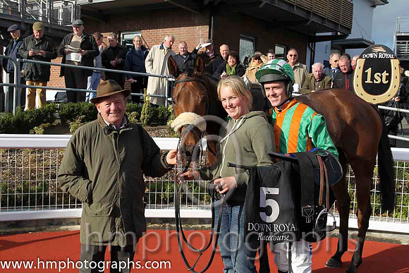 01 DoesSheEverStop & Andrew J McNamara - winner (5, emerald green and orange stripes ) - CU2D8854-23
