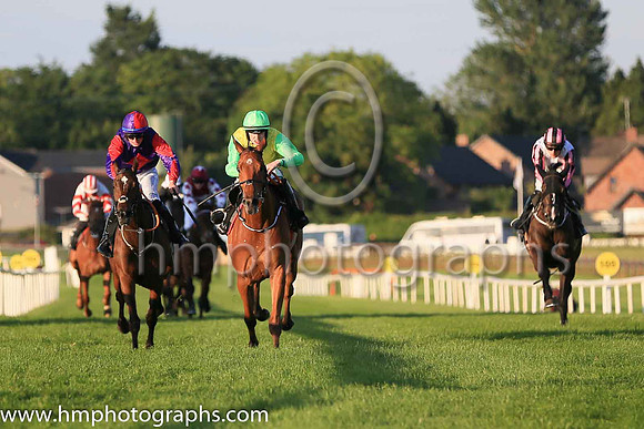 01st The Last Mardi and H.C. Swan(7) (1 ,yelow, light green sleeves ), Trainer:Gordon Elliott , Owner:Sheila O'Ryan, Tom  Lenka Meagher