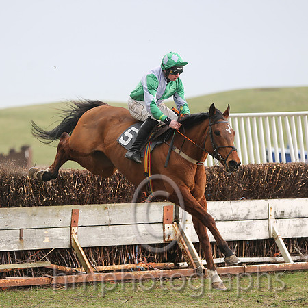 01st Count Massini ( 5 )  J J Codd - Trainer: Edward Smyth - emerald green  mauve qtrd