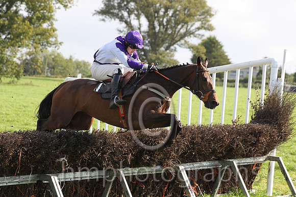 1st Benarty Hill ( 1 , purple, white diabolo )  M J O'Hare ( Trainer: Liam Lennon )