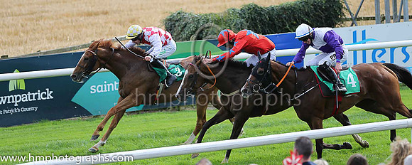 01st Coolfighter and D E Splaine ( 3 , white and red diamonds ) Trainer - N Dooly , Owner - The Cool Boys Partnership