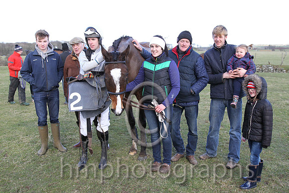 01 Ballyarthur  Derek O'Connor - Trainer : Colin S McKeever, Black and white qtrd