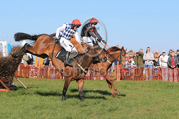 01st MANETTI and N McParlan ( 1 , NAVY  WHITE DIAMONDS; white sleeves; red cap ) Trainer: I. R. Ferguson,, Owner : R.A. Bartlett
