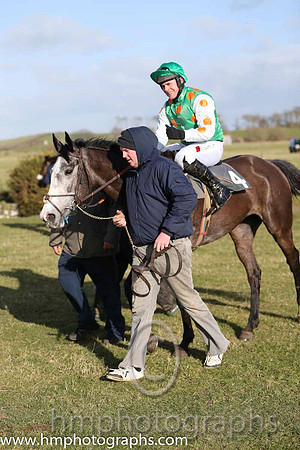 01 Monbeg Rose  R James - Trainer : Donnchadh Doyle, Green, orange spots