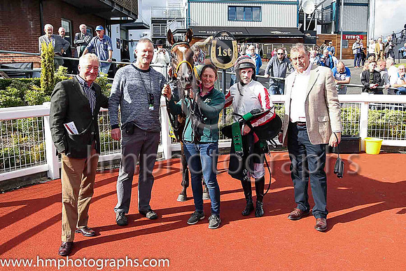 01st Dodgybingo  Sean Flanagan (6,white, red striped sleeves), trainer Noel Meade