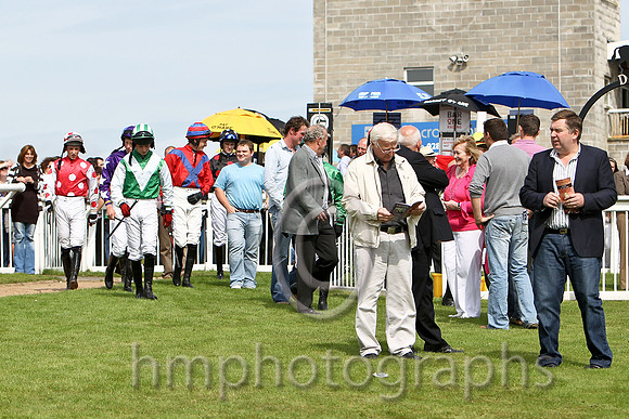 The riders enter - CU2D1638-e2