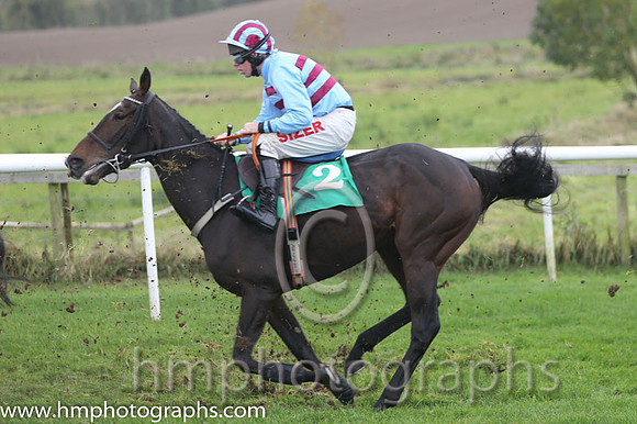01 Ultra Light and A E Lynch - - 01st (2 ,Light blue and maroon hoops ) Trainer - R Hennessy
