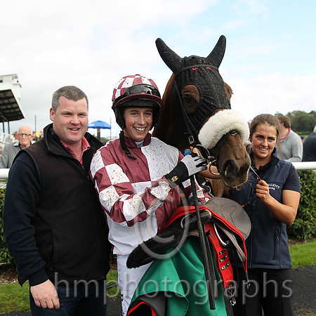 01st Dancing Meadows ( 4 , maroon  white qtrd ) and B.J. Cooper - Trainer : Gordon Elliott - Owner : D. Charlesworth