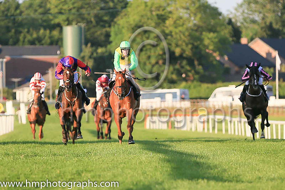 01st The Last Mardi and H.C. Swan(7) (1 ,yelow, light green sleeves ), Trainer:Gordon Elliott , Owner:Sheila O'Ryan, Tom  Lenka Meagher