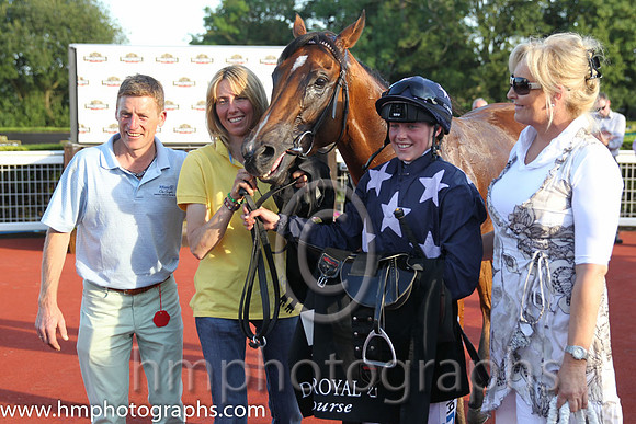 01 Fix It & Caroline Murtagh - winners (5, dark blue, mauve stars ) - FT8E9791