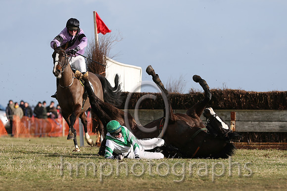 09 Lucky Lucky Me  H Dunne Fell - Trainer : Peter Maher, White,green chevron Horse and Rider Ok